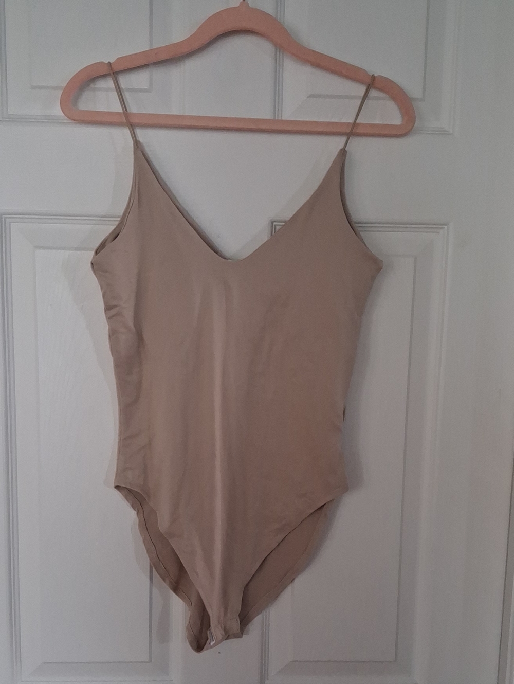 gaze Cream V-Neck Spaghetti Strap Bodysuit
